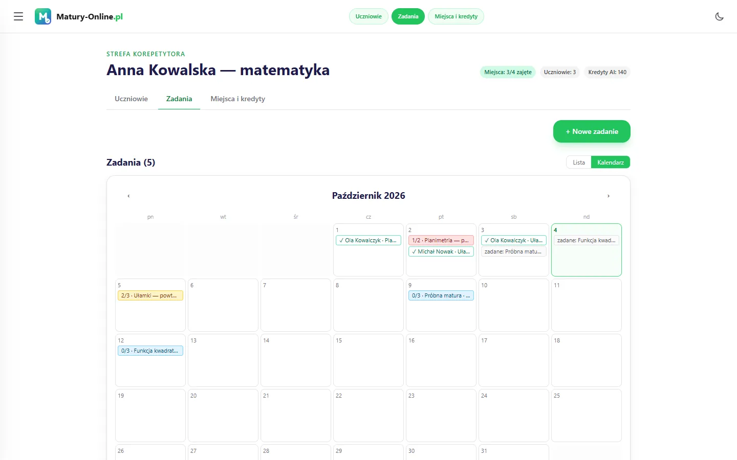 Kalendarz zadań korepetytora jak w kalendarzu Google: w kratkach dni terminy z liczbą oddanych prac, oddania uczniów i zadane prace (konto demo)