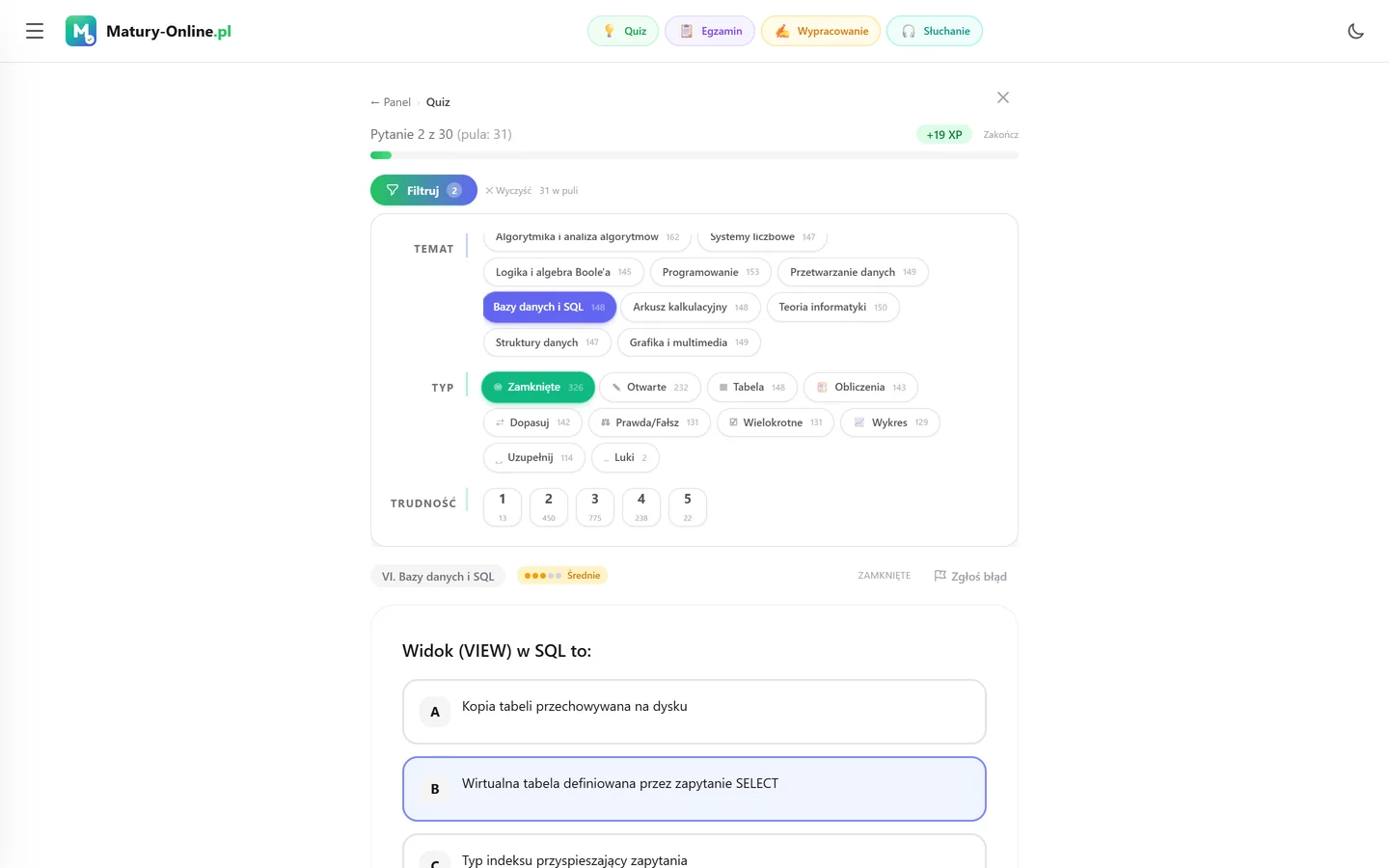 Quiz w Matury Online: panel „Filtruj” z zaznaczonym tematem „Bazy danych i SQL”, pod spodem pytanie z tego tematu