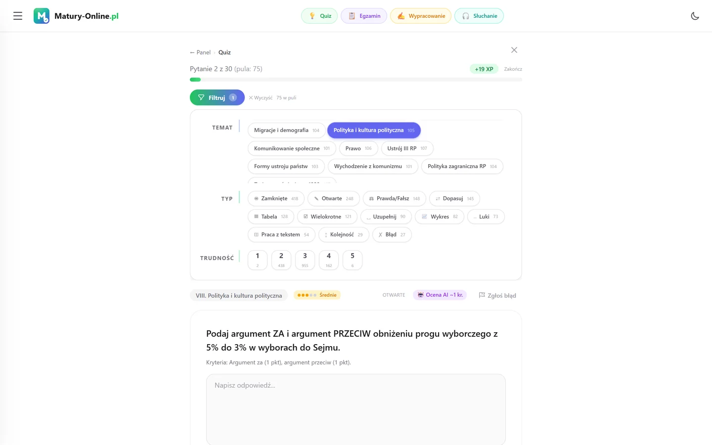 Quiz w Matury Online: panel „Filtruj” z zaznaczonym tematem „Polityka i kultura polityczna”, pod spodem pytanie z tego tematu