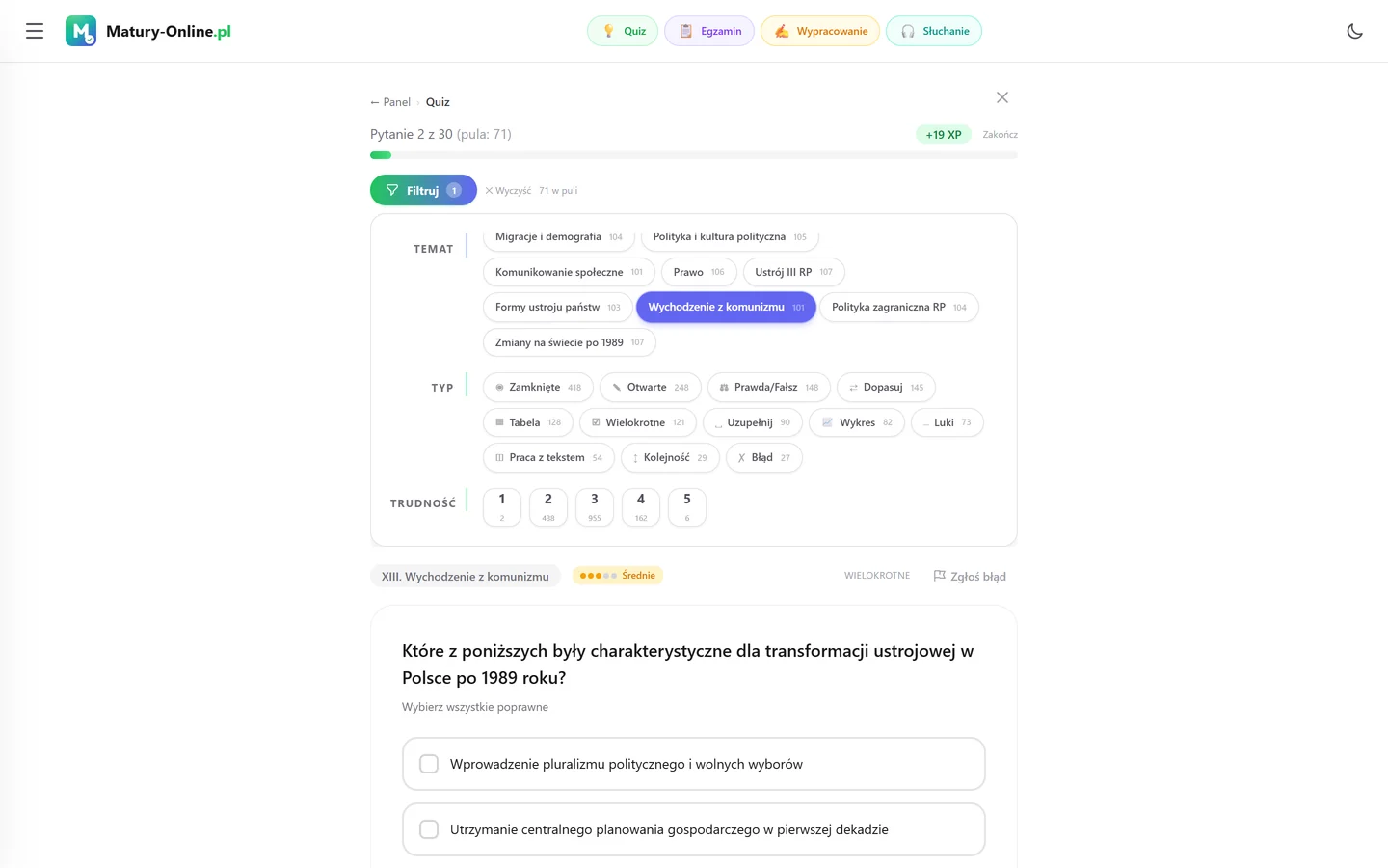 Quiz w Matury Online: panel „Filtruj” z zaznaczonym tematem „Wychodzenie z komunizmu”, pod spodem pytanie z tego tematu